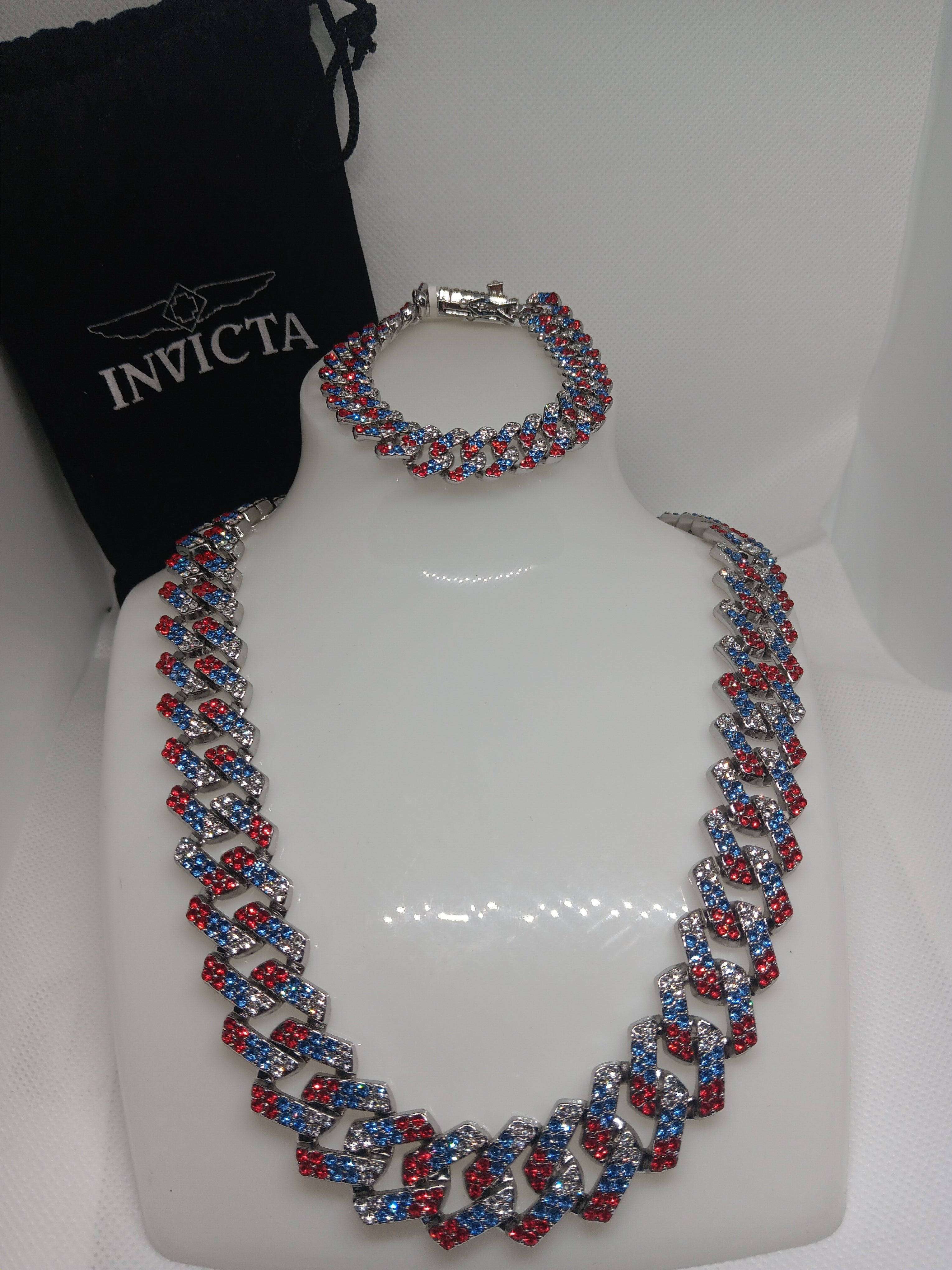 Set Cadena y Pulsera Invicta - Stainless Steel -