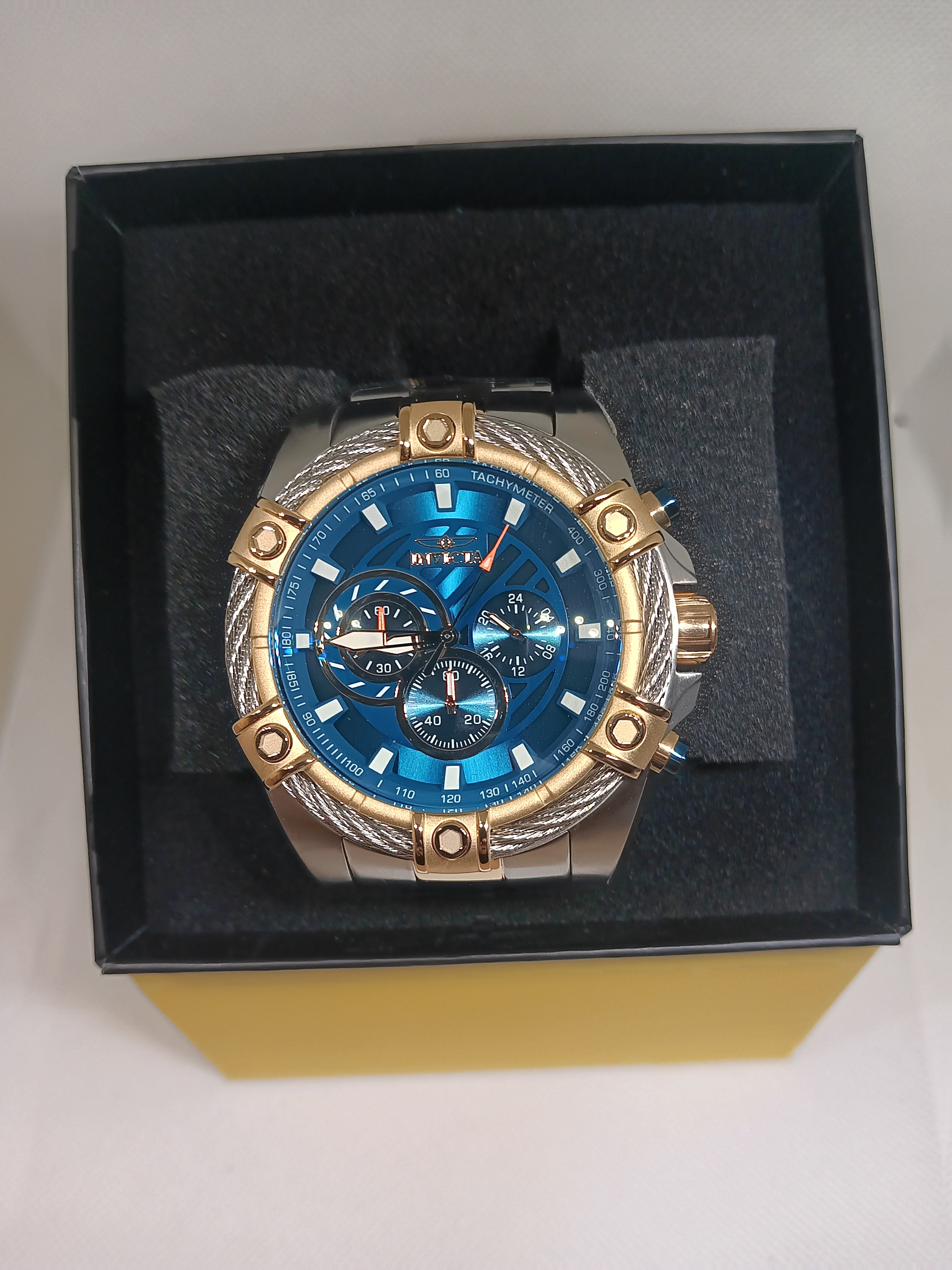 Invicta Bolt 52 mm
