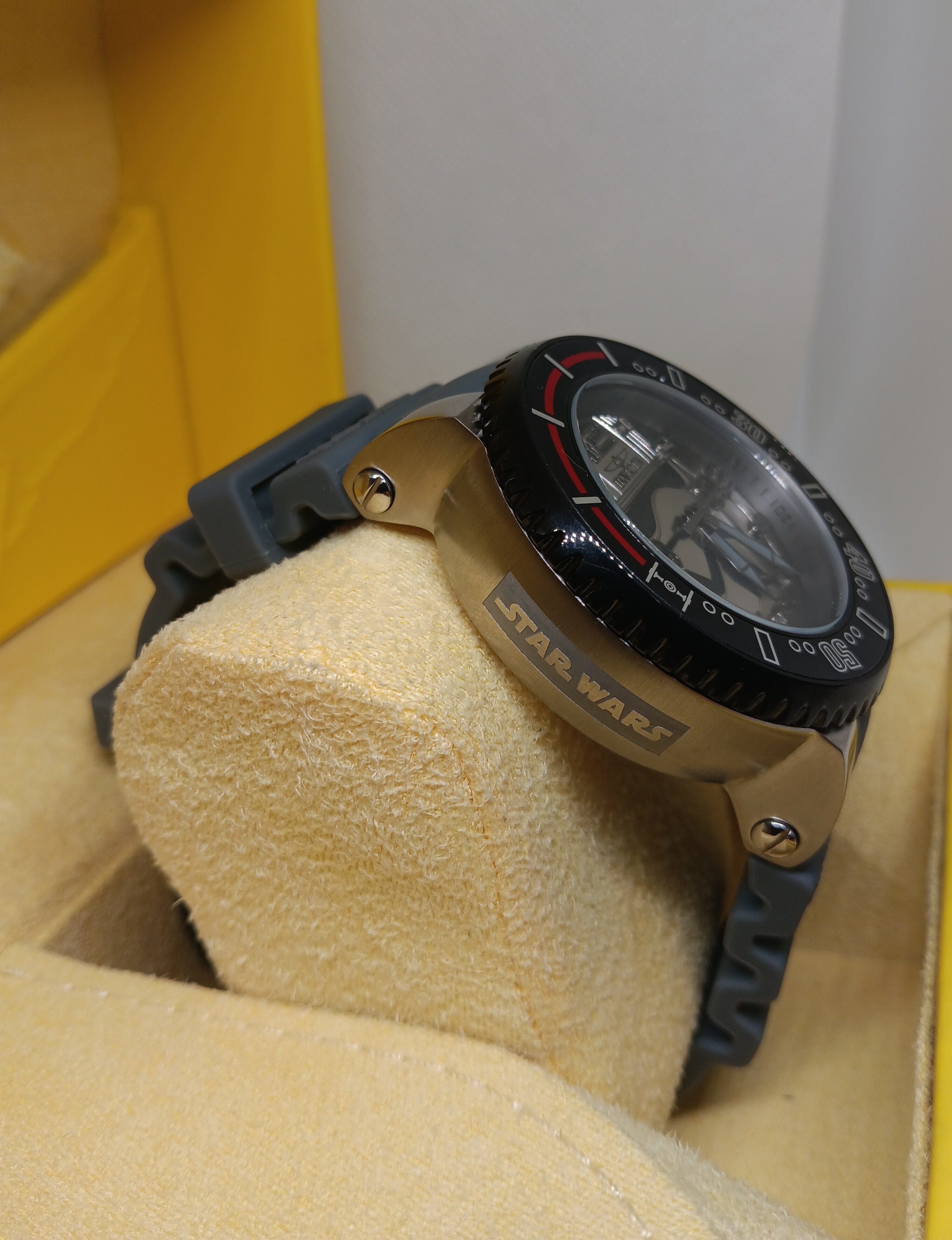 Invicta Star Wars Captain Phasma 52 mm