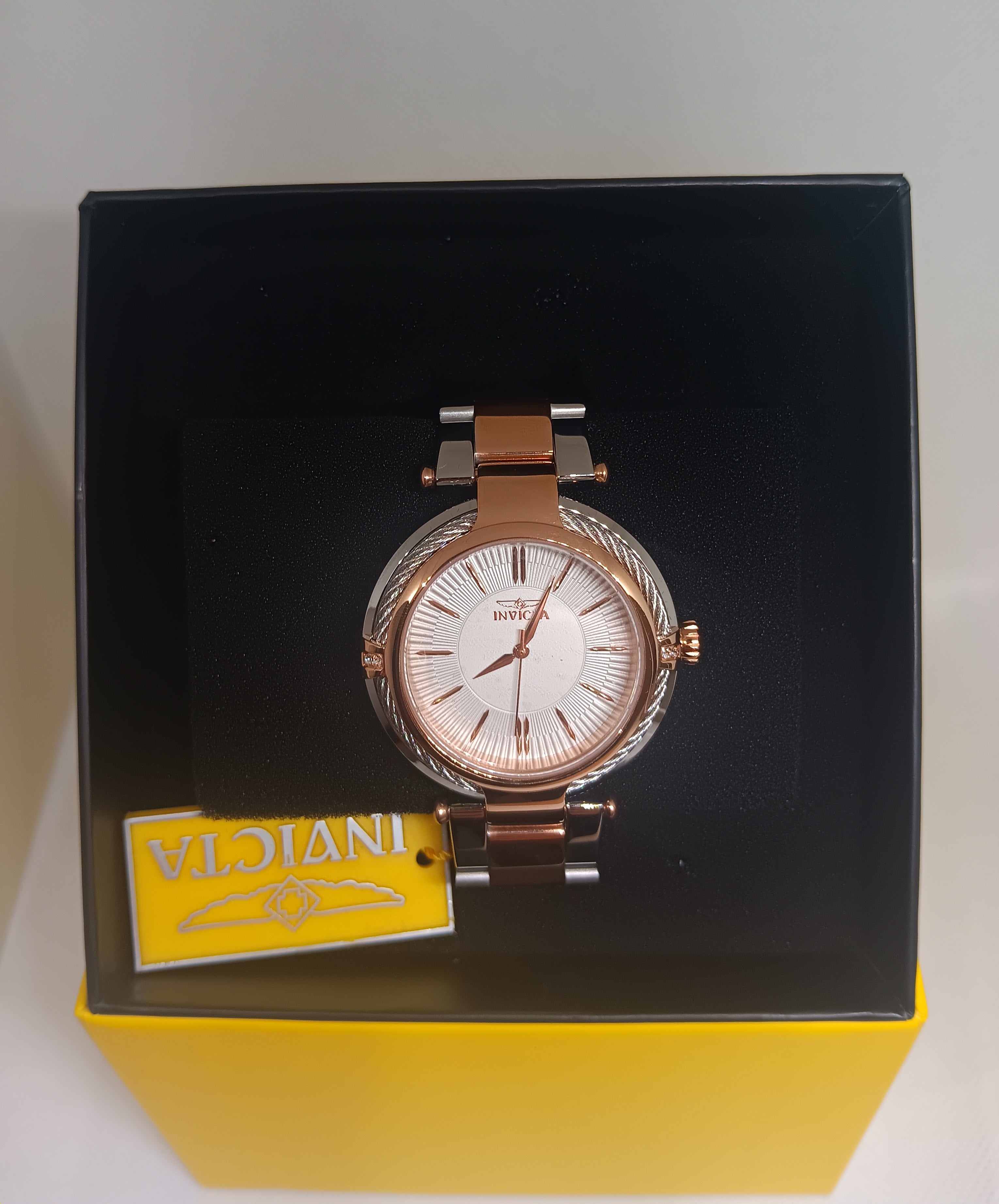 Invicta Bolt 40 mm