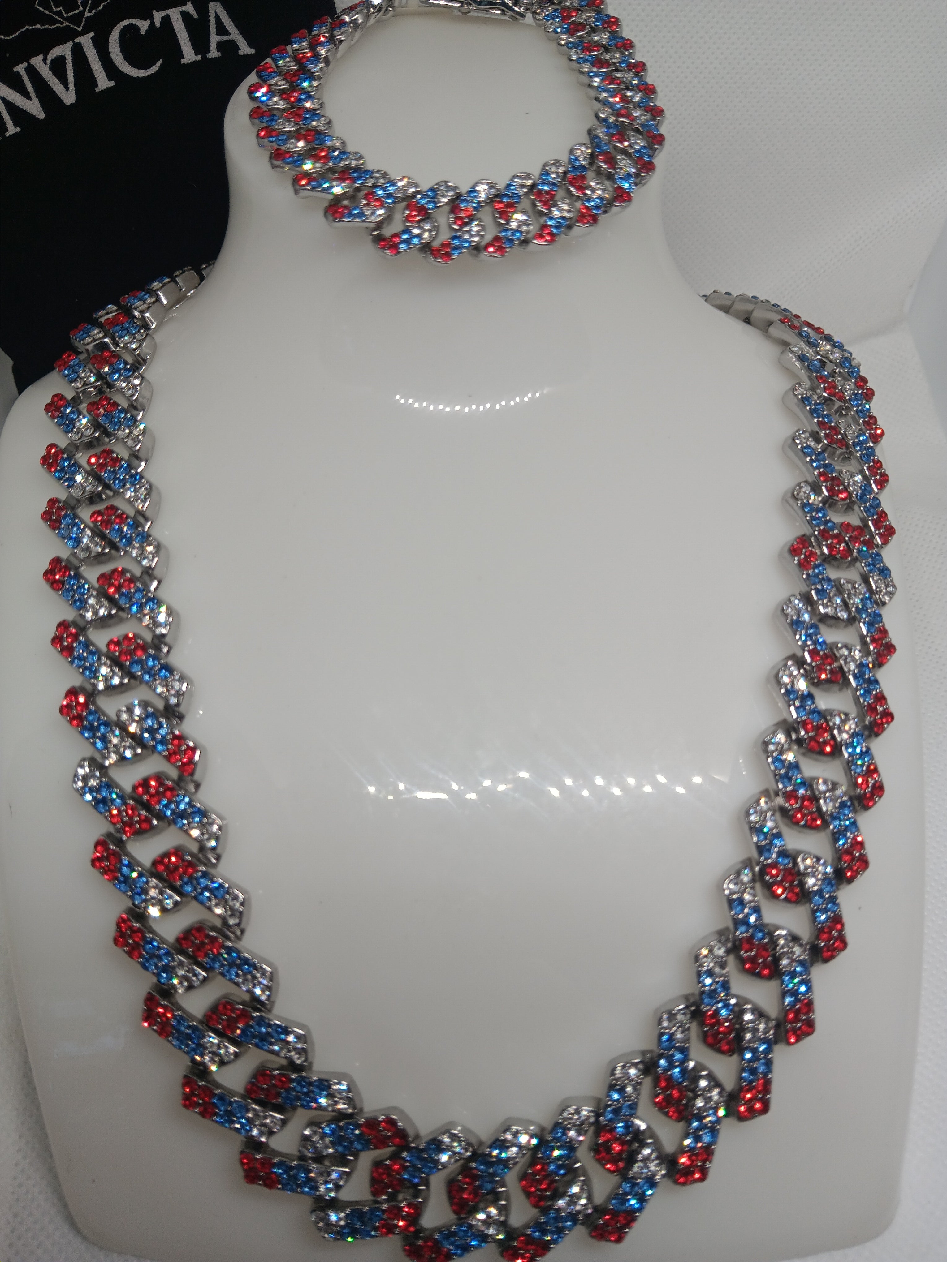 Set Cadena y Pulsera Invicta - Stainless Steel -