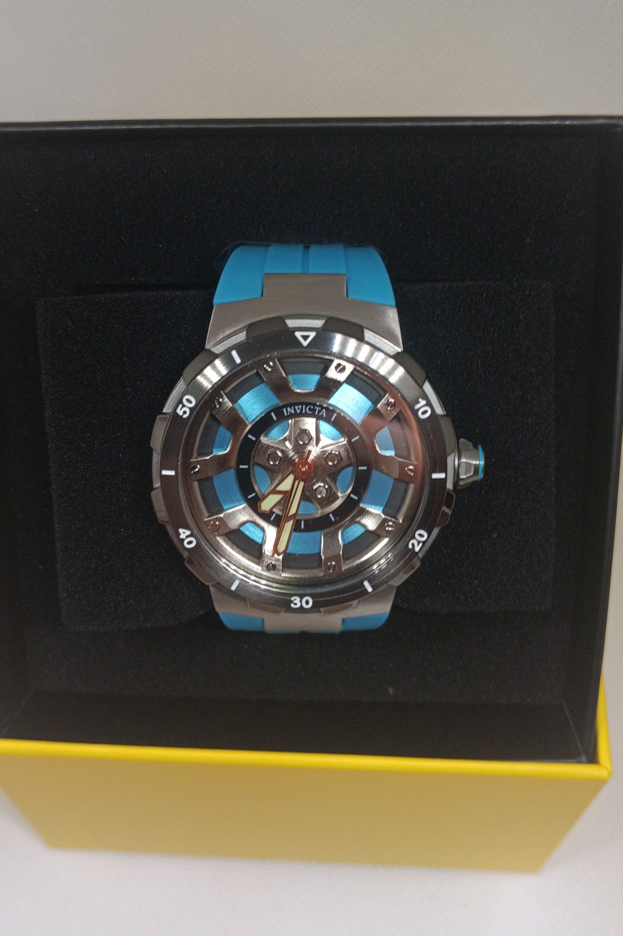 Invicta Racing 46 mm